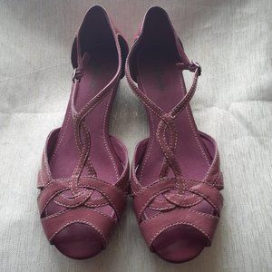 Clarks Pink Plum Strappy Sandals Size 6M #80310